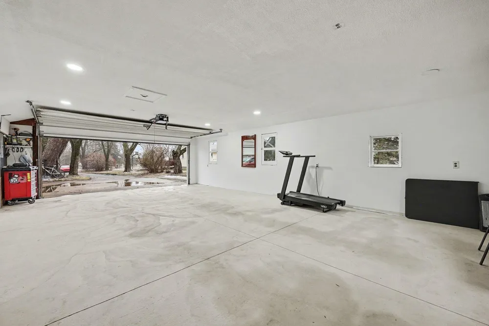 2463 Kinney Avenue NW Walker City, MI 49534