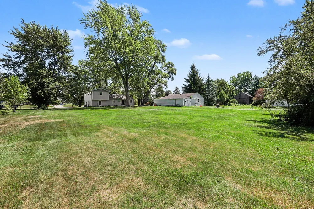 2463 Kinney Avenue NW Walker City, MI 49534