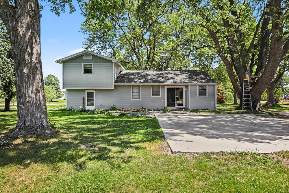 2463 Kinney Avenue NW Walker City, MI 49534