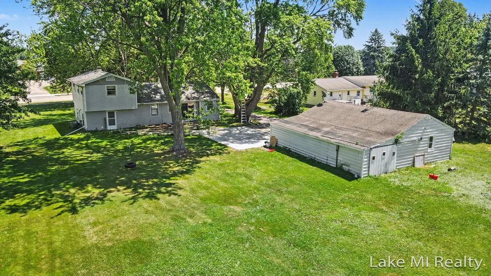 2463 Kinney Avenue NW Walker City, MI 49534