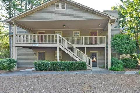 1904 Country Park Drive SE