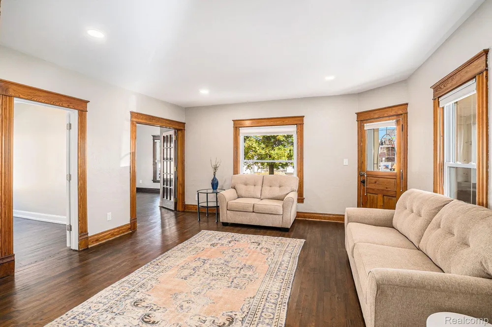 308 S Adelaide Street Fenton City, MI 48430
