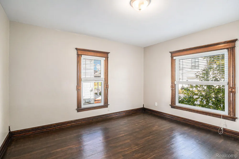 308 S Adelaide Street Fenton City, MI 48430