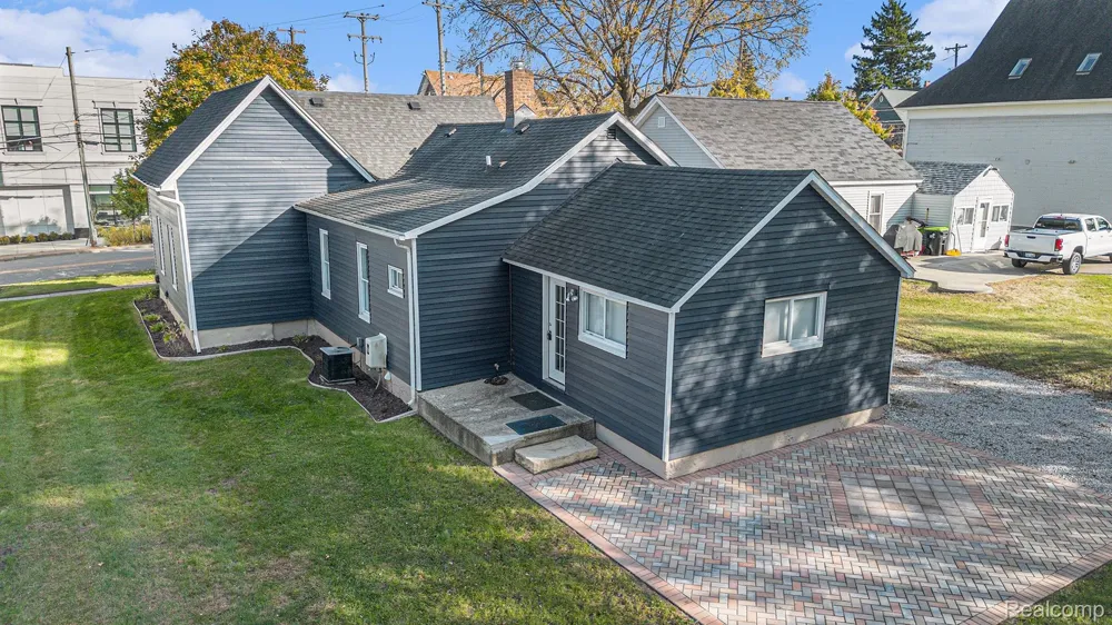 308 S Adelaide Street Fenton City, MI 48430