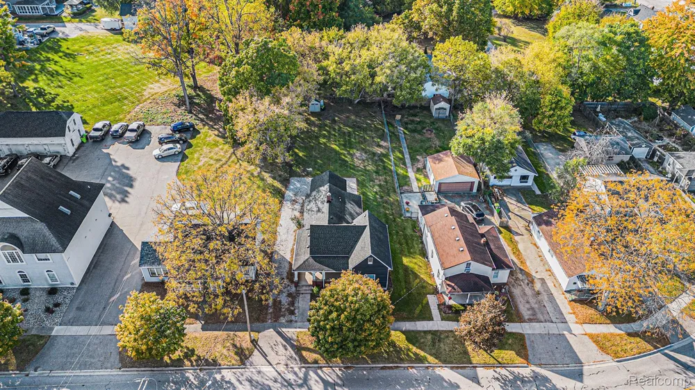 308 S Adelaide Street Fenton City, MI 48430