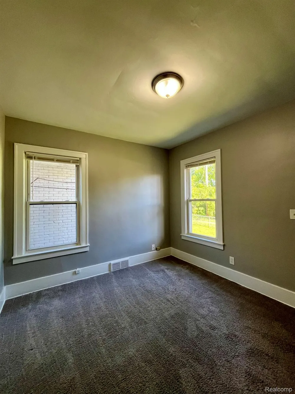 170 Bondie Street Wyandotte City, MI 48192