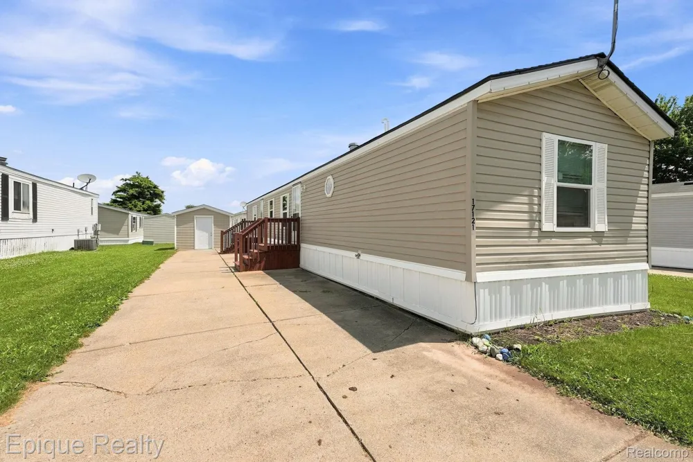 17121 Julie Drive Springfield Charter Township, MI 48350