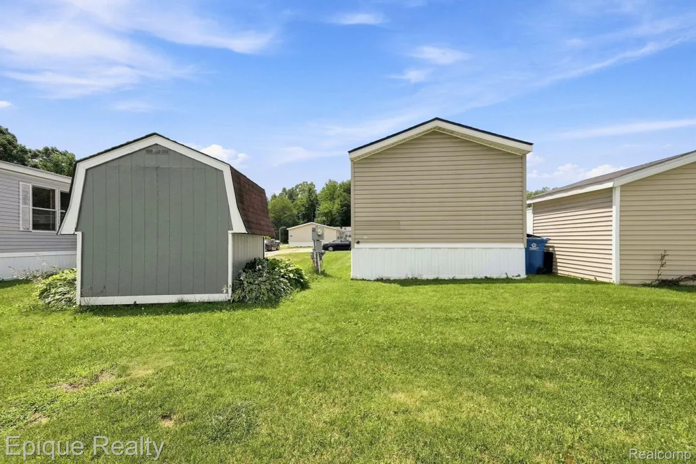 17121 Julie Drive Springfield Charter Township, MI 48350