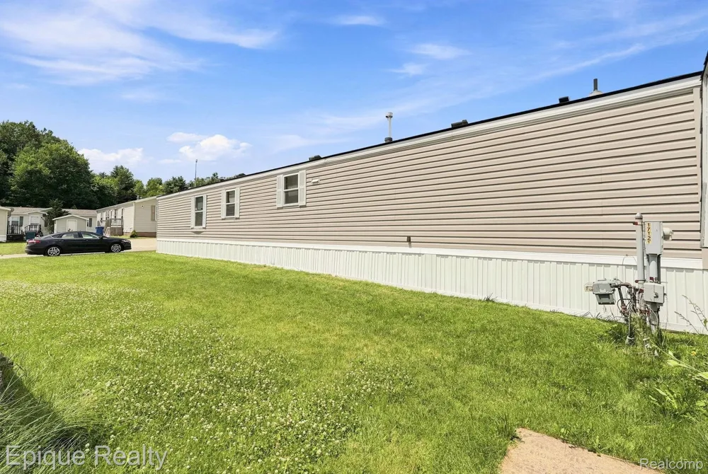 17121 Julie Drive Springfield Charter Township, MI 48350