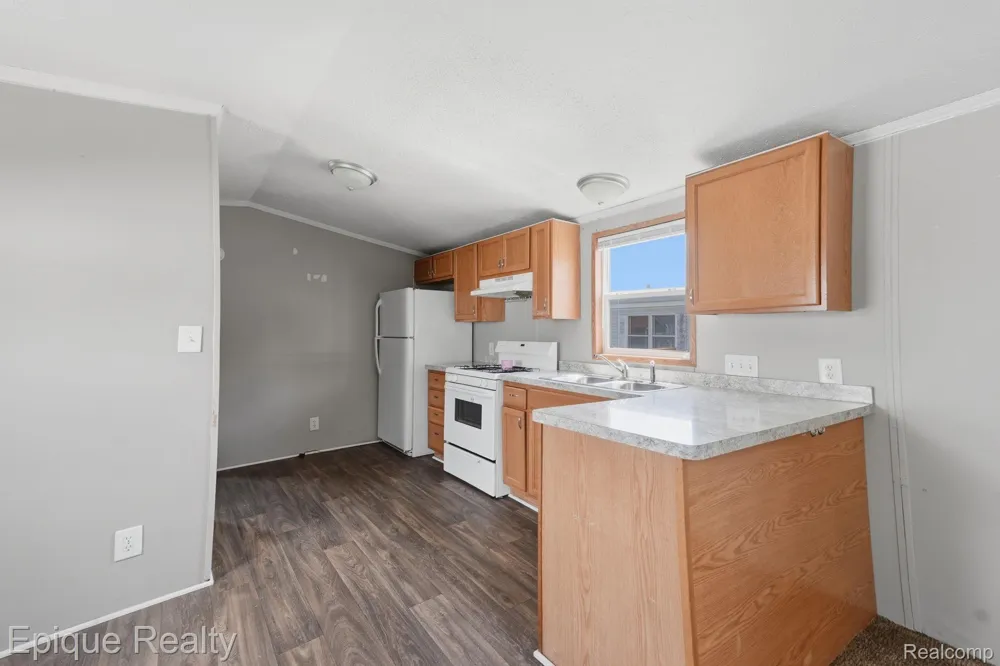 17121 Julie Drive Springfield Charter Township, MI 48350