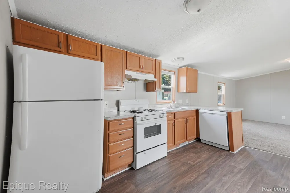 17121 Julie Drive Springfield Charter Township, MI 48350