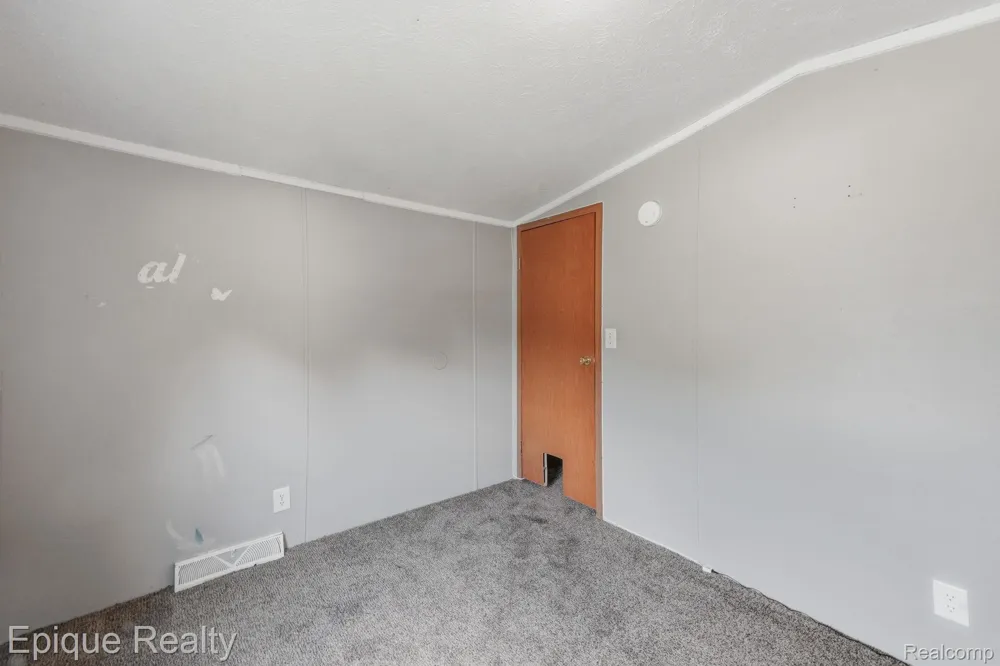 17121 Julie Drive Springfield Charter Township, MI 48350
