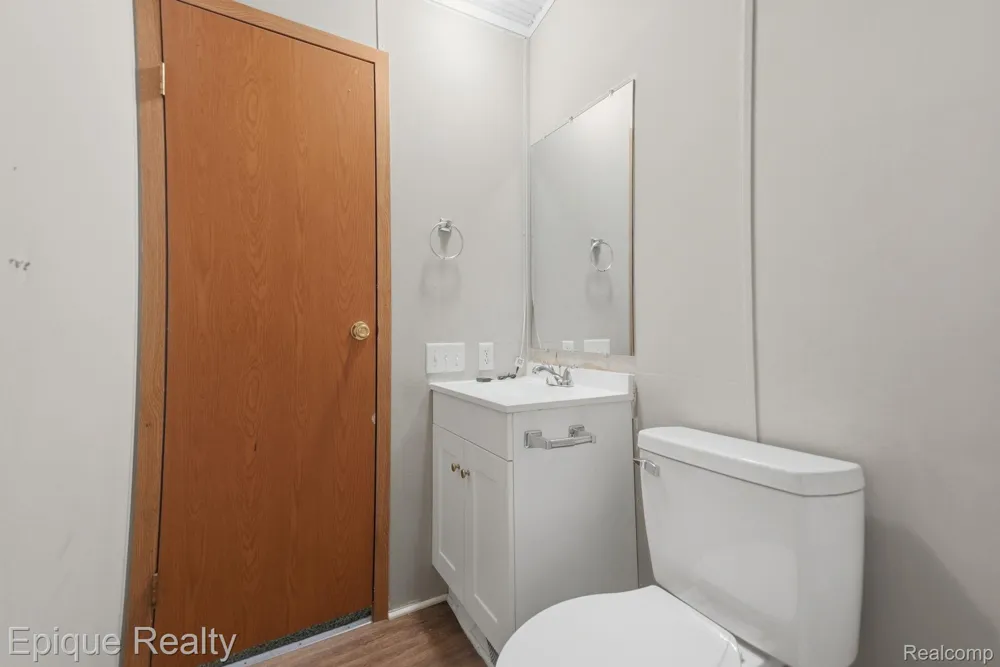 17121 Julie Drive Springfield Charter Township, MI 48350
