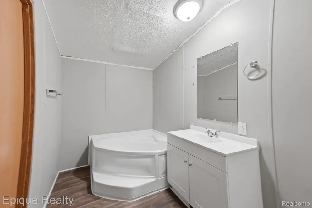17121 Julie Drive Springfield Charter Township, MI 48350