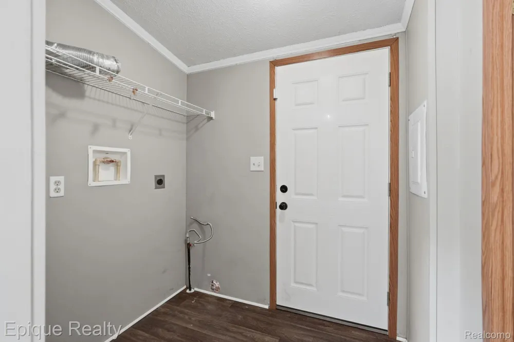 17121 Julie Drive Springfield Charter Township, MI 48350
