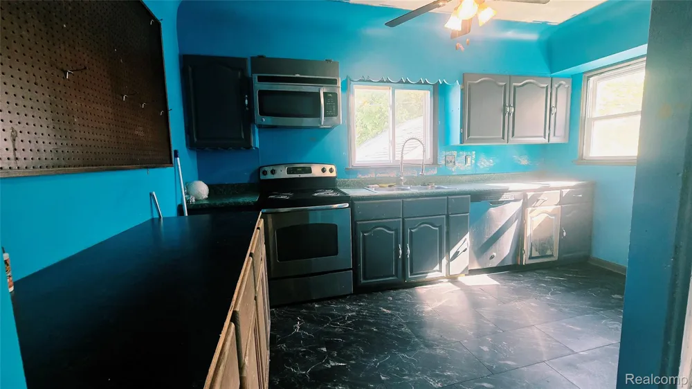 1619 White Street Port Huron City, MI 48060