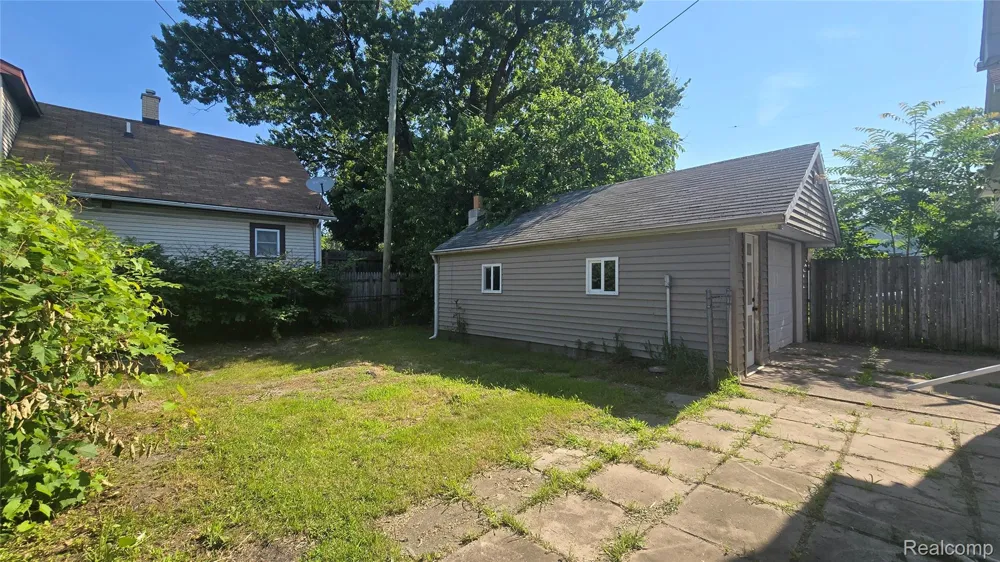 1619 White Street Port Huron City, MI 48060