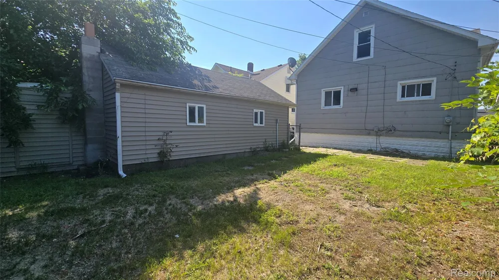 1619 White Street Port Huron City, MI 48060