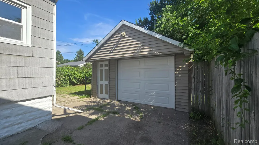 1619 White Street Port Huron City, MI 48060