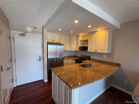411 S Old Woodward Avenue #913
