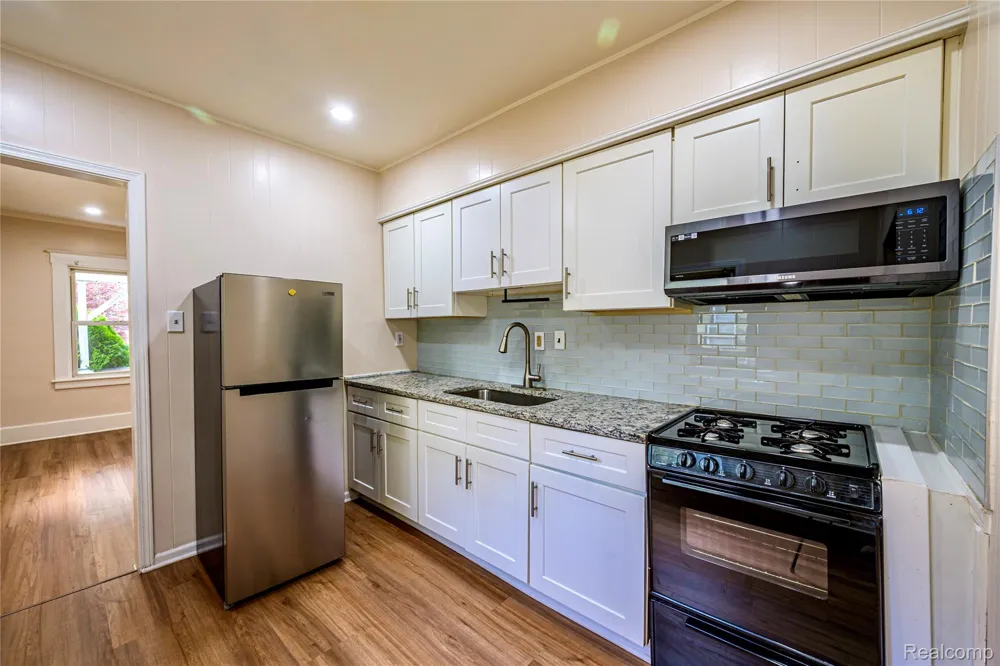 3226 Grayson Street Ferndale City, MI 48220