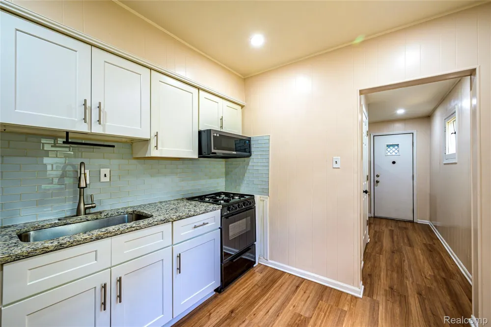 3226 Grayson Street Ferndale City, MI 48220