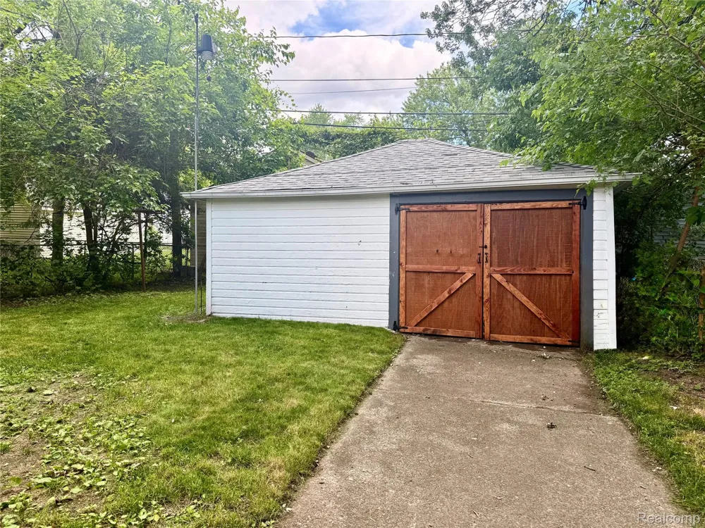 3226 Grayson Street Ferndale City, MI 48220