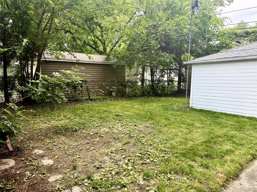 3226 Grayson Street Ferndale City, MI 48220