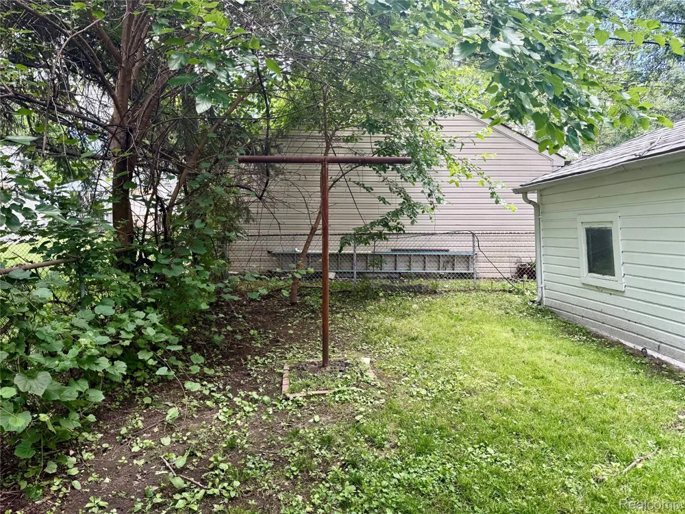 3226 Grayson Street Ferndale City, MI 48220
