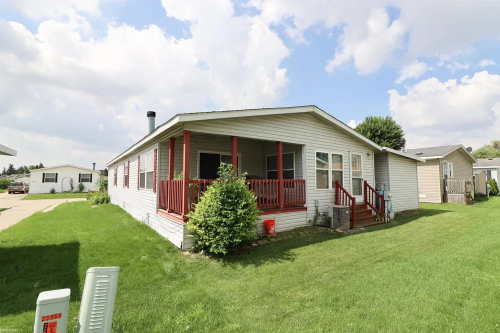 23157 Grey Gables Drive Clinton Charter Township, MI 48036