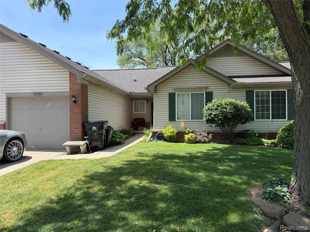 29965 Kenwood Court Roseville City, MI 48066