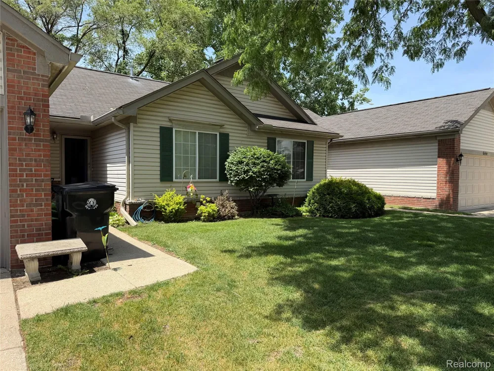29965 Kenwood Court Roseville City, MI 48066