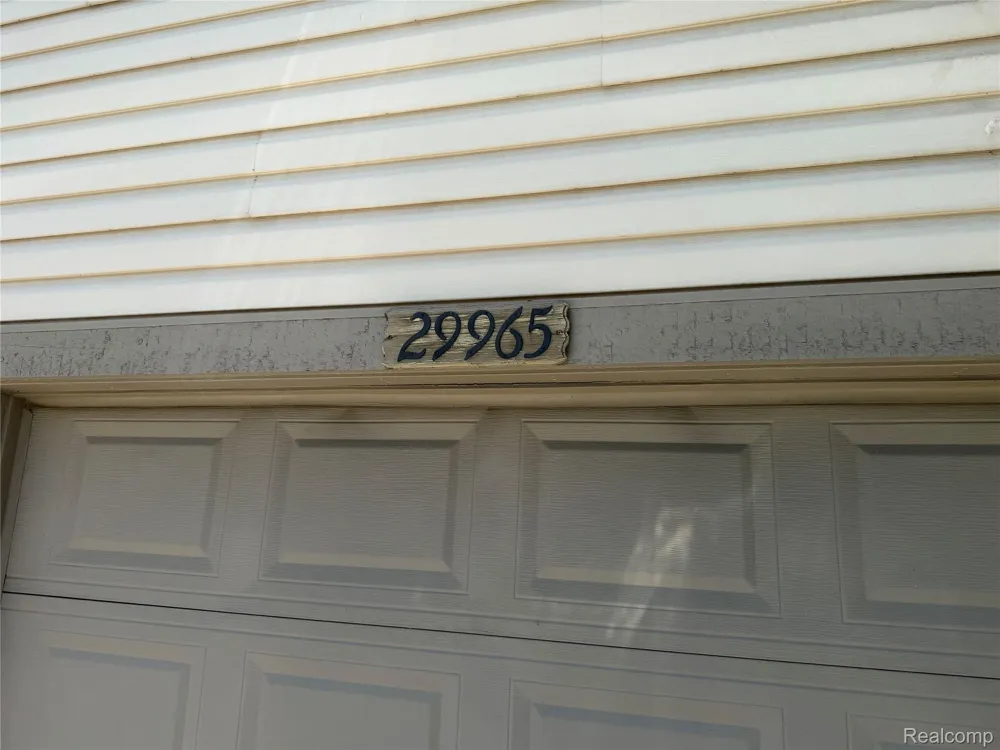 29965 Kenwood Court Roseville City, MI 48066