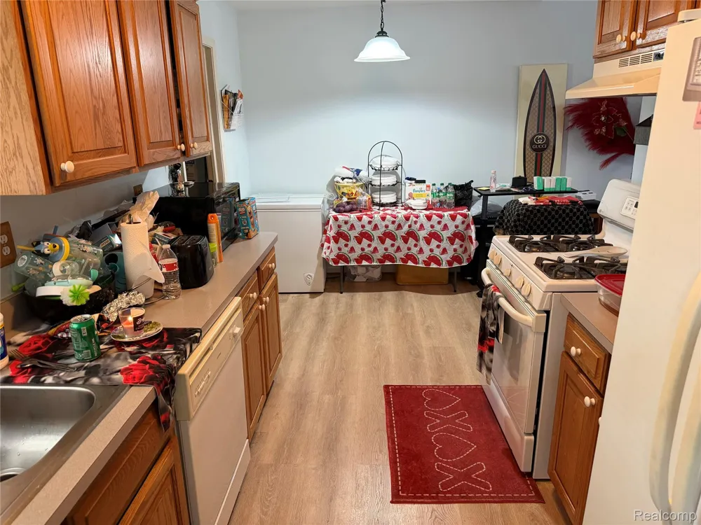 29965 Kenwood Court Roseville City, MI 48066