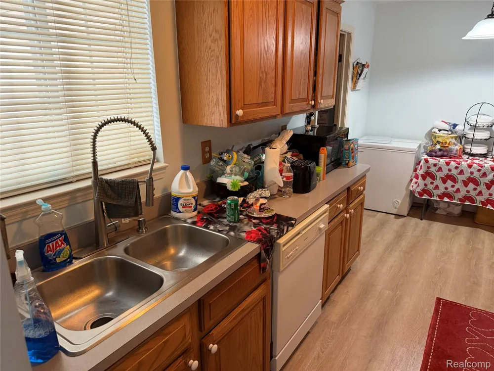 29965 Kenwood Court Roseville City, MI 48066