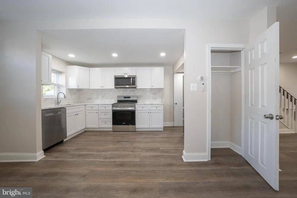 71 BARKER AVENUE Sharon Hill, PA 19079
