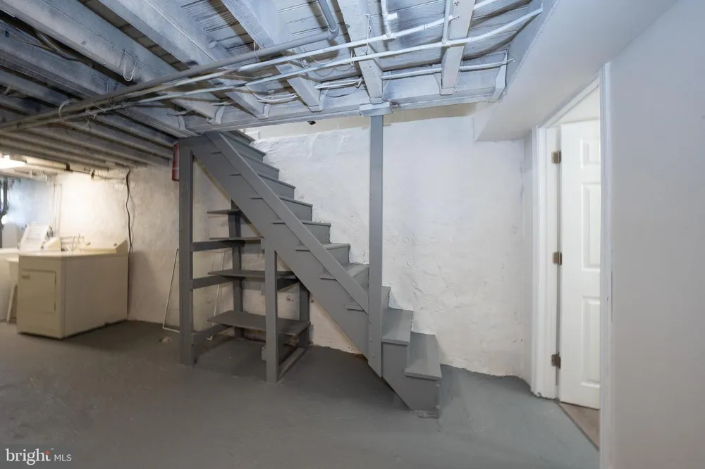 71 BARKER AVENUE Sharon Hill, PA 19079