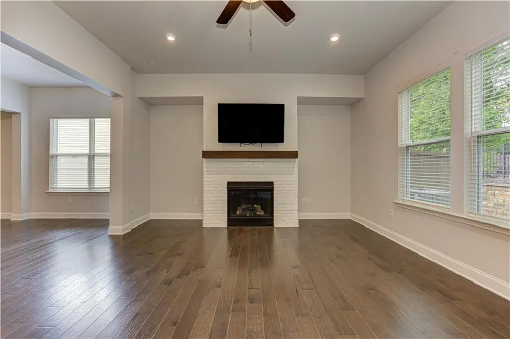 137 Holden Way Woodstock, GA 30189