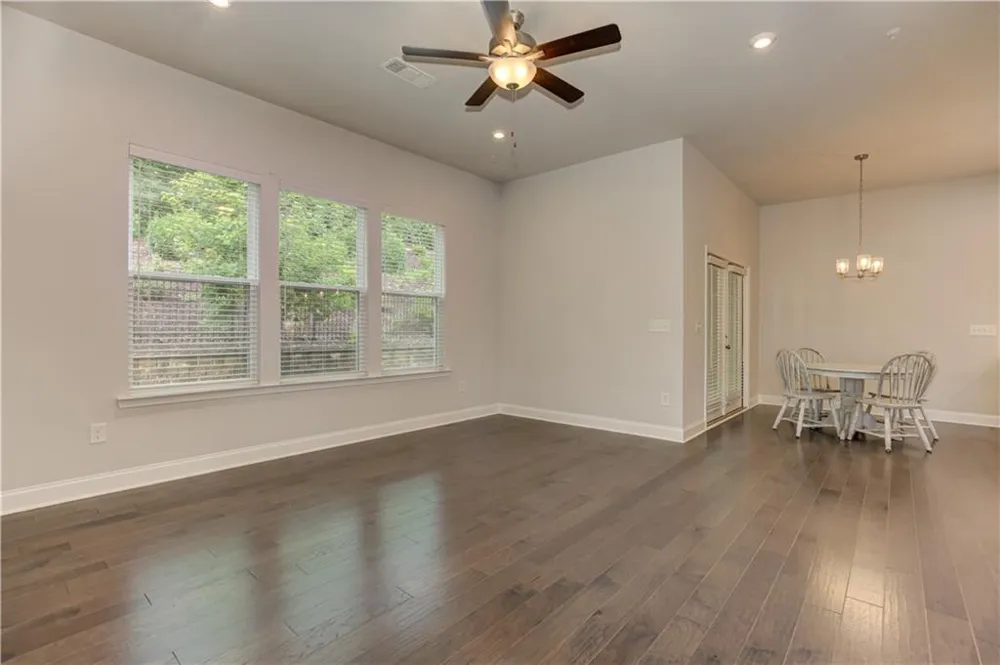 137 Holden Way Woodstock, GA 30189