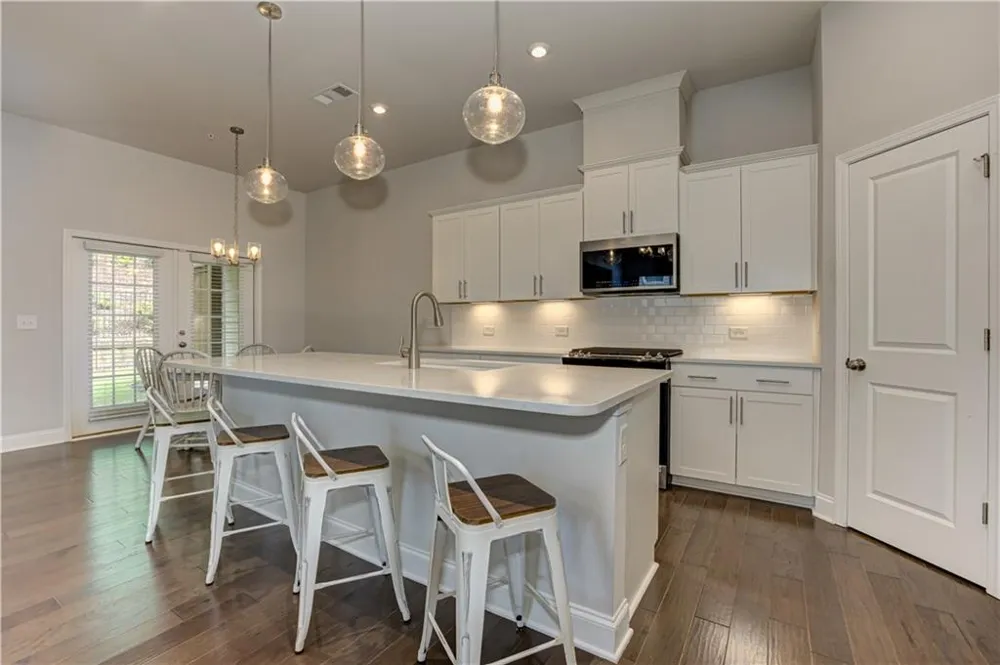 137 Holden Way Woodstock, GA 30189