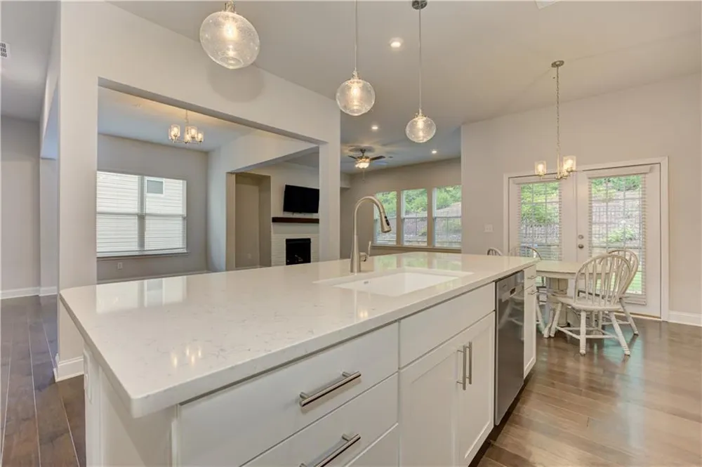 137 Holden Way Woodstock, GA 30189