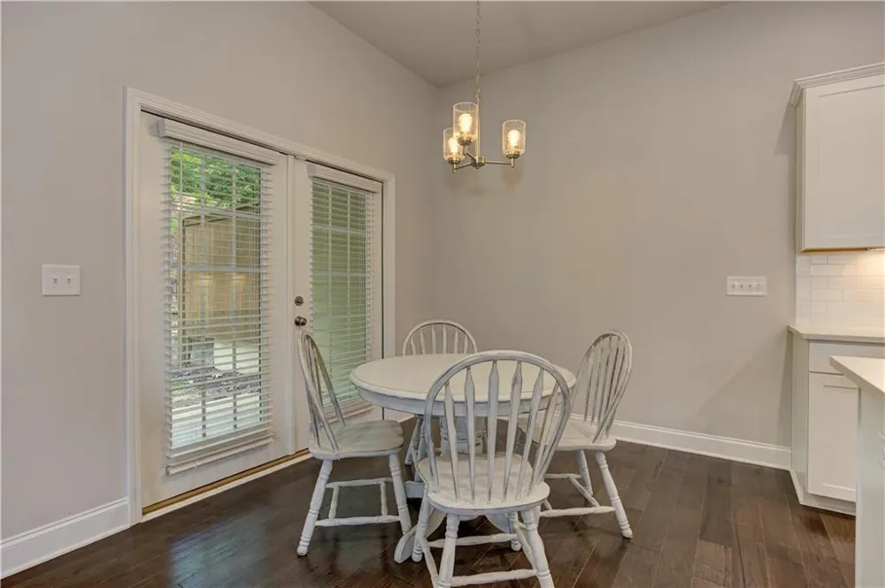 137 Holden Way Woodstock, GA 30189