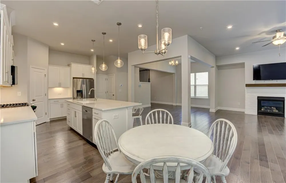 137 Holden Way Woodstock, GA 30189