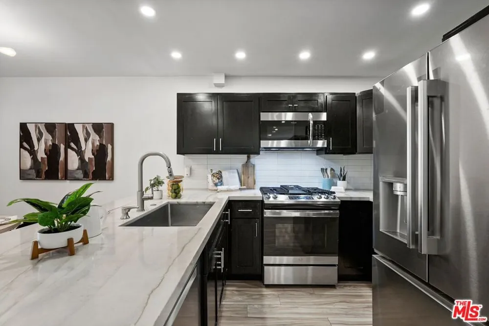 11230 Peach Grove Street #208 Los Angeles, CA 91601