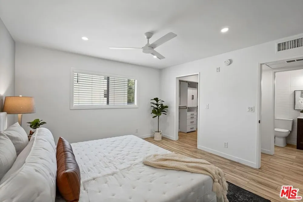 11230 Peach Grove Street #208 Los Angeles, CA 91601