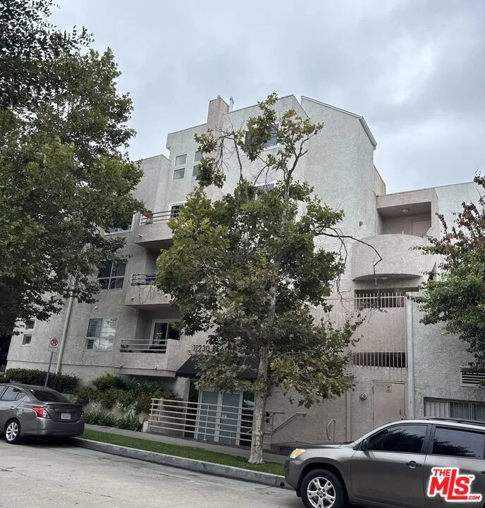 11230 Peach Grove Street #208 Los Angeles, CA 91601
