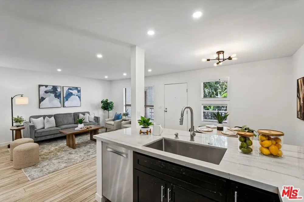 11230 Peach Grove Street #208 Los Angeles, CA 91601
