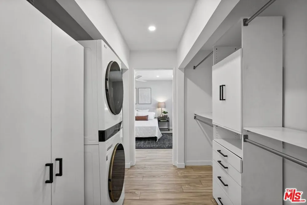 11230 Peach Grove Street #208 Los Angeles, CA 91601