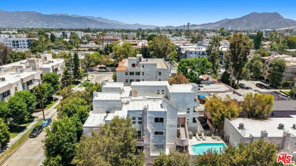 11230 Peach Grove Street #208 Los Angeles, CA 91601