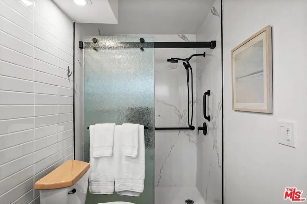 11230 Peach Grove Street #208 Los Angeles, CA 91601